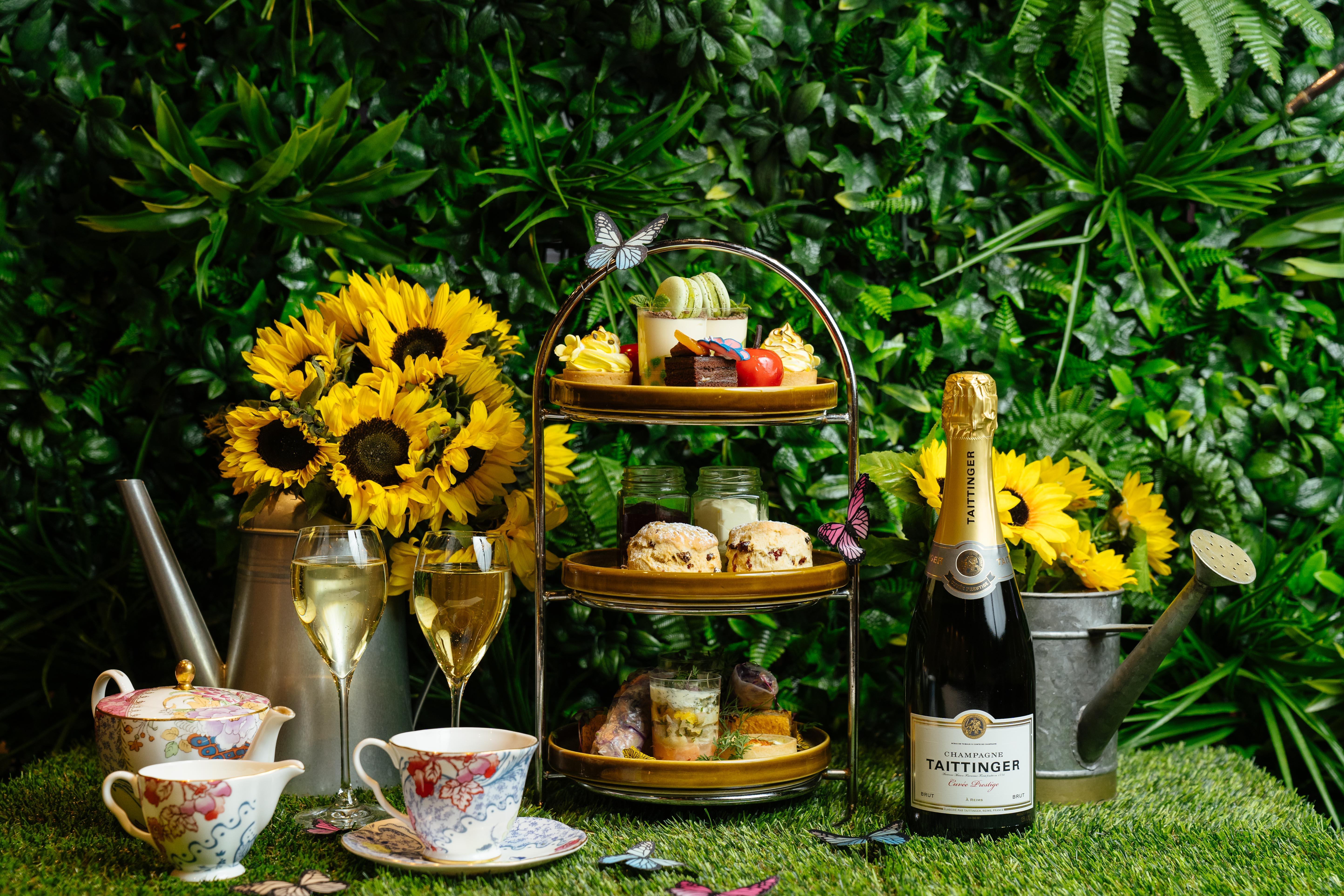Отель Pan Pacific Перт Экстерьер фото Afternoon tea at The Ivy, St John's Wood